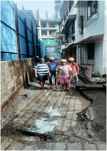 1 ऑगस्ट,2023 रोजी आशर कडून होत असलेल्या सांडपाण्याची त्यांच्याच माणसाकडून साफसफाई करून घेतली.